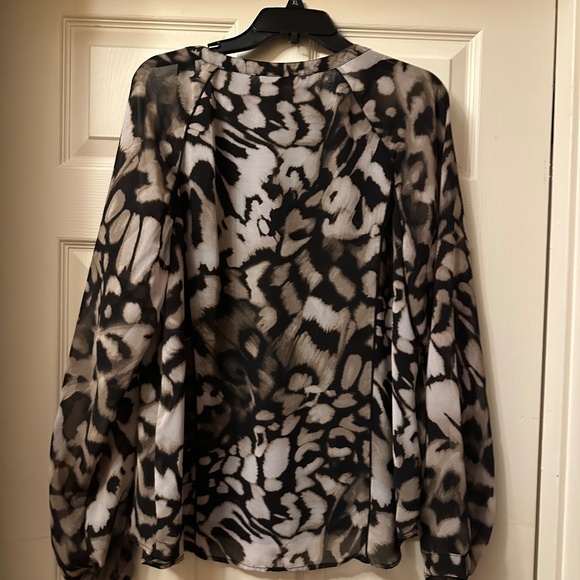 Calvin Klein || XL || Abstract Print Blouse Black White Gray Balloon Sleeve - Picture 2 of 2